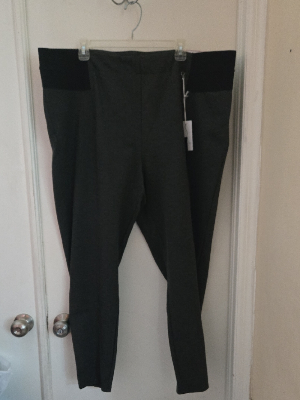 SALE! Lane Bryant Charcoal Gray Leggings with Black Waistband $80 Retail